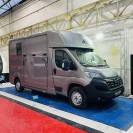Camion chevaux vl stalles akx 