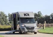 Camion 2 chevaux krismar 3 places assises stalles